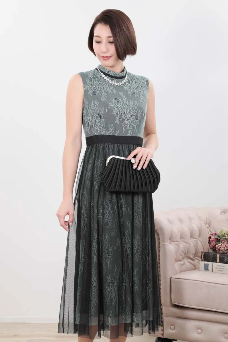 グリーンのチュールレイヤードレースドレス