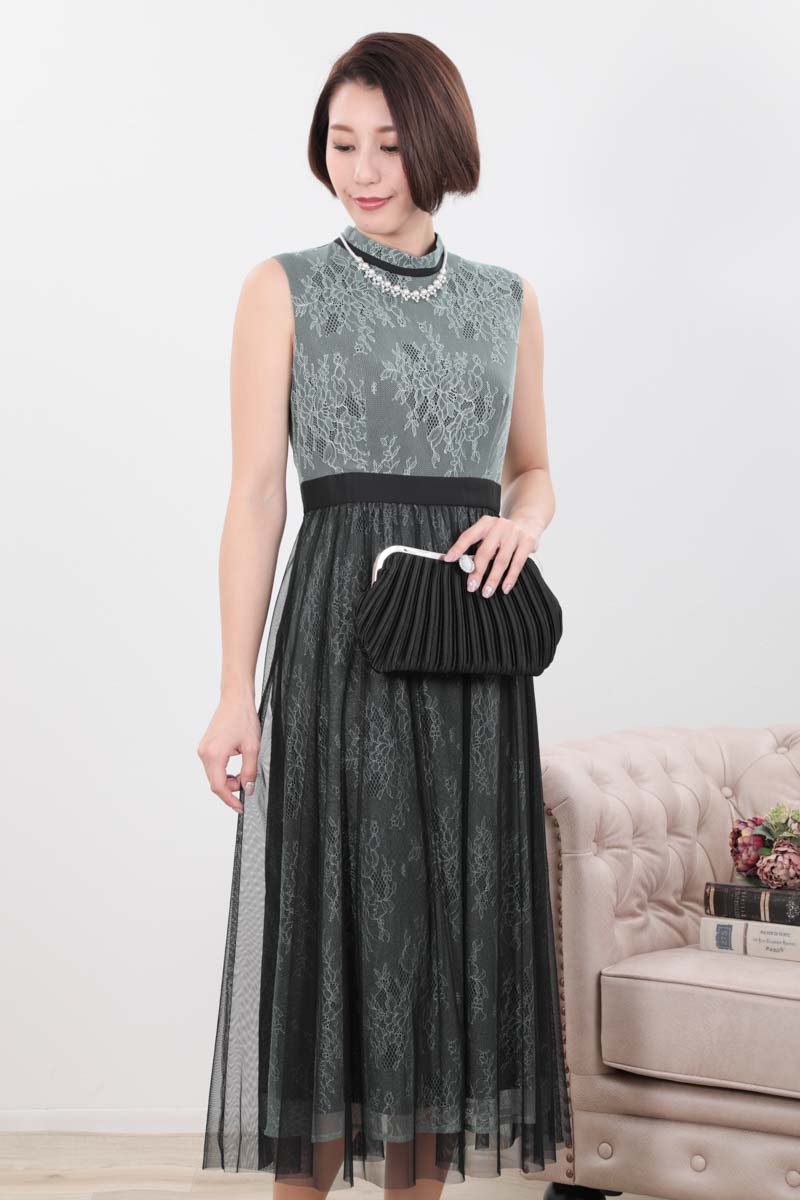 グリーンのチュールレイヤードレースドレス