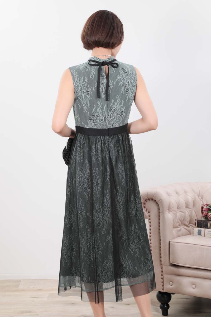 グリーンのチュールレイヤードレースドレス
