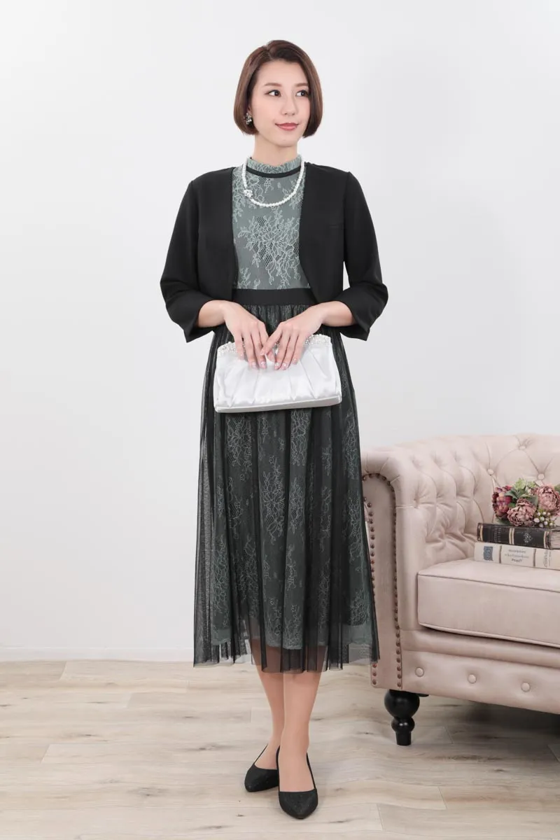 グリーンのチュールレイヤードレースドレス