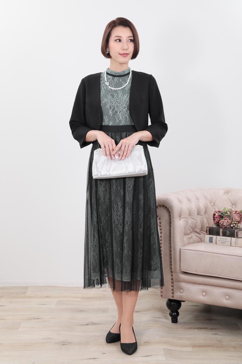 グリーンのチュールレイヤードレースドレス