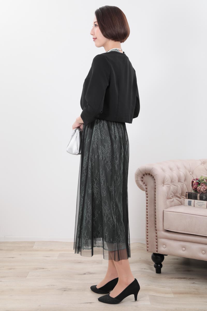 グリーンのチュールレイヤードレースドレス