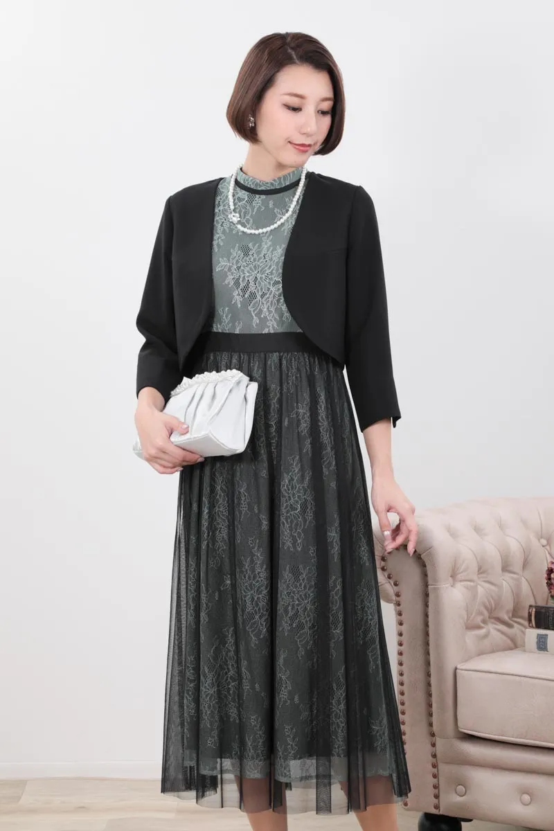 グリーンのチュールレイヤードレースドレス