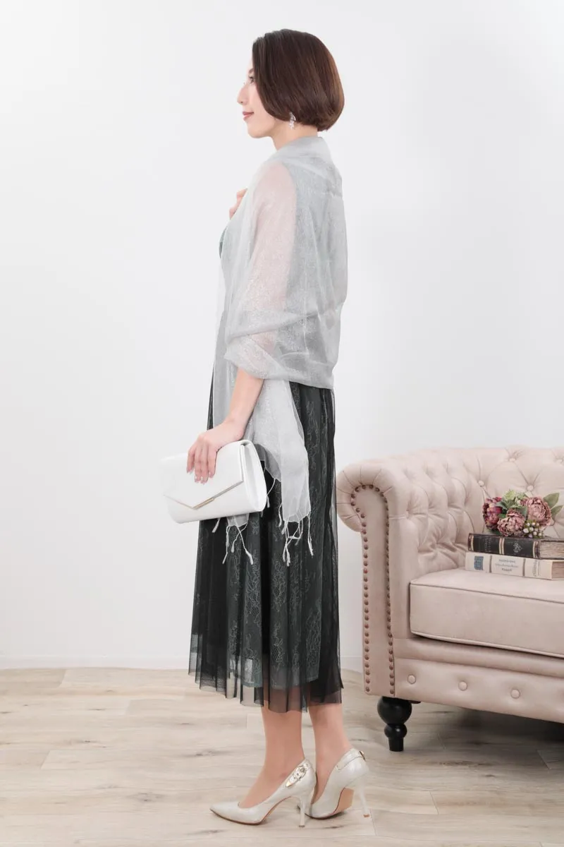 グリーンのチュールレイヤードレースドレス