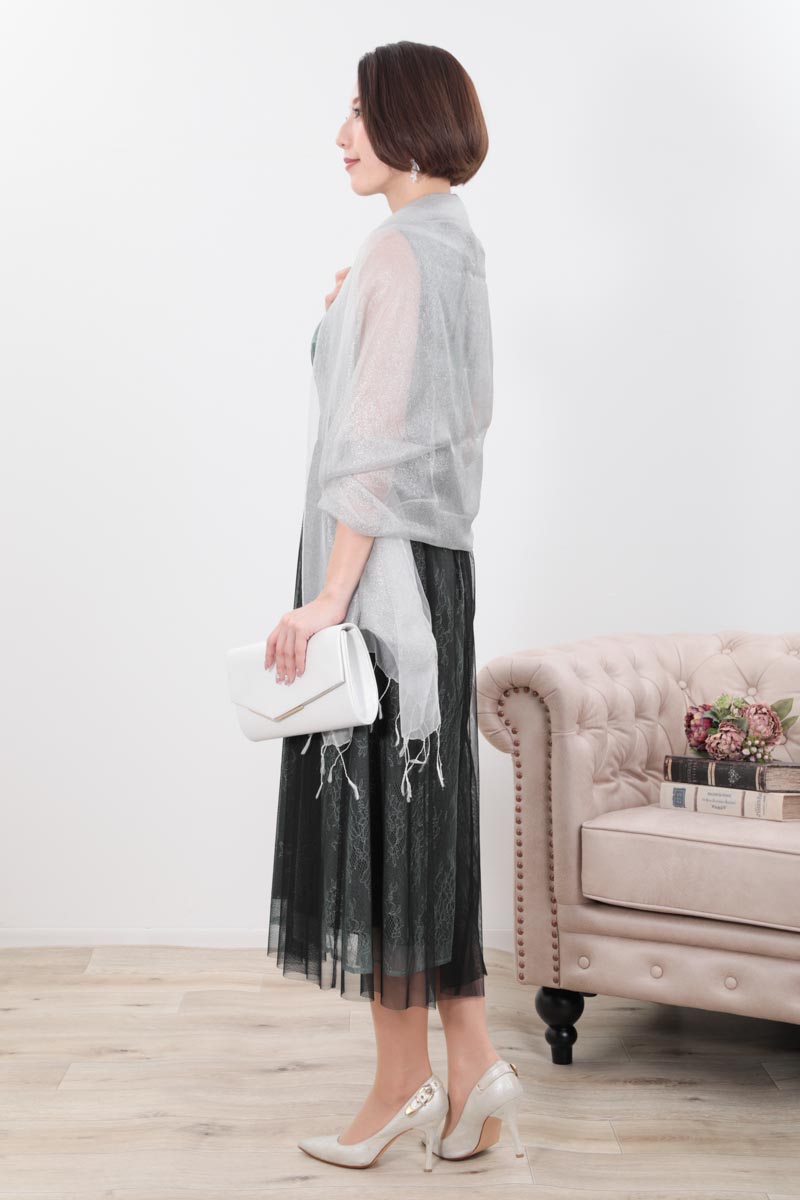 グリーンのチュールレイヤードレースドレス