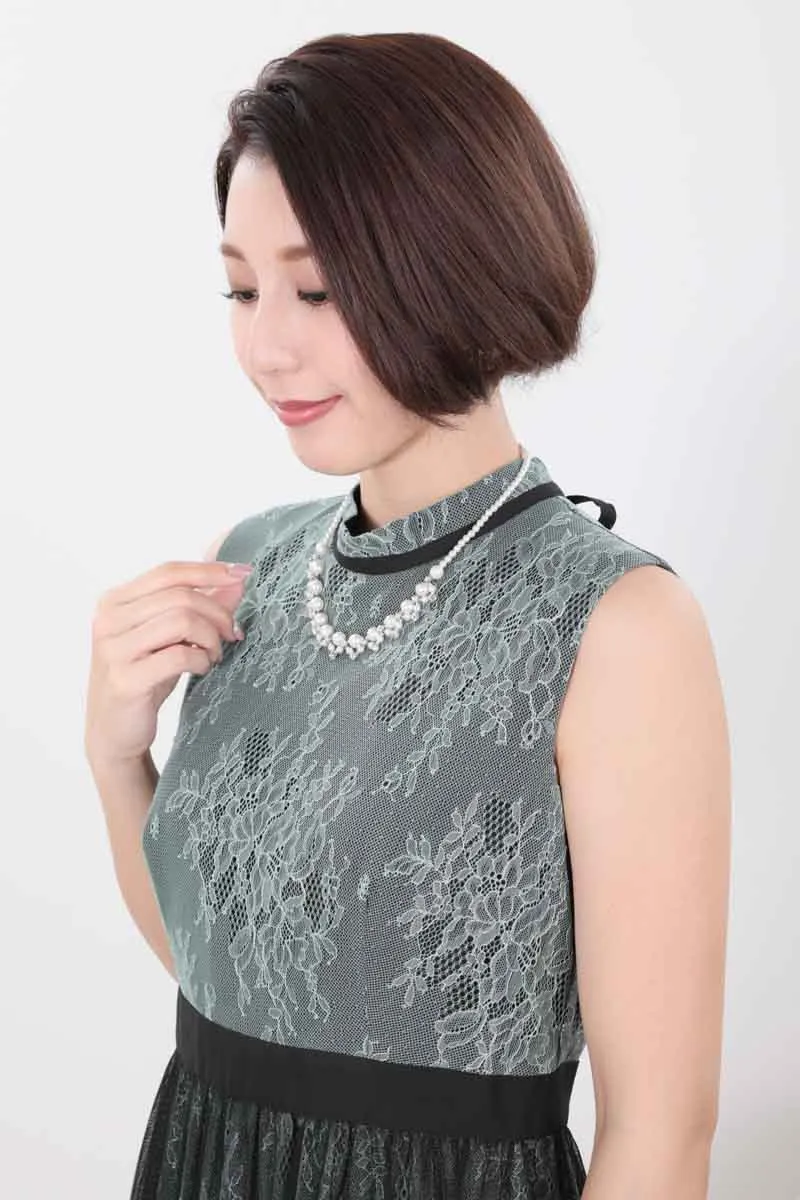 グリーンのチュールレイヤードレースドレス