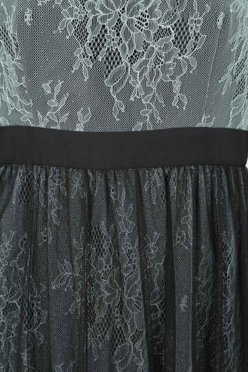 グリーンのチュールレイヤードレースドレス