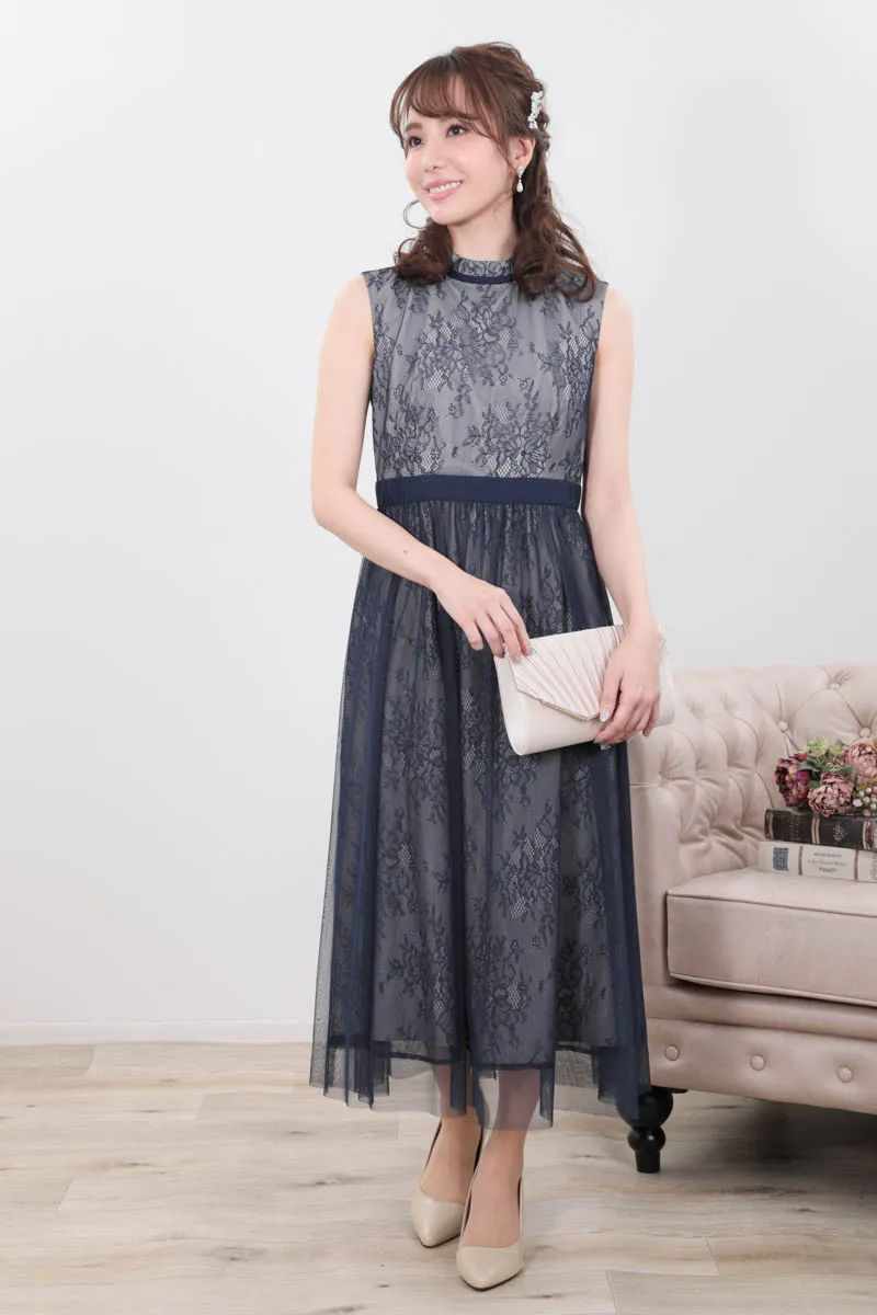 ネイビーのチュールレイヤードレースドレス