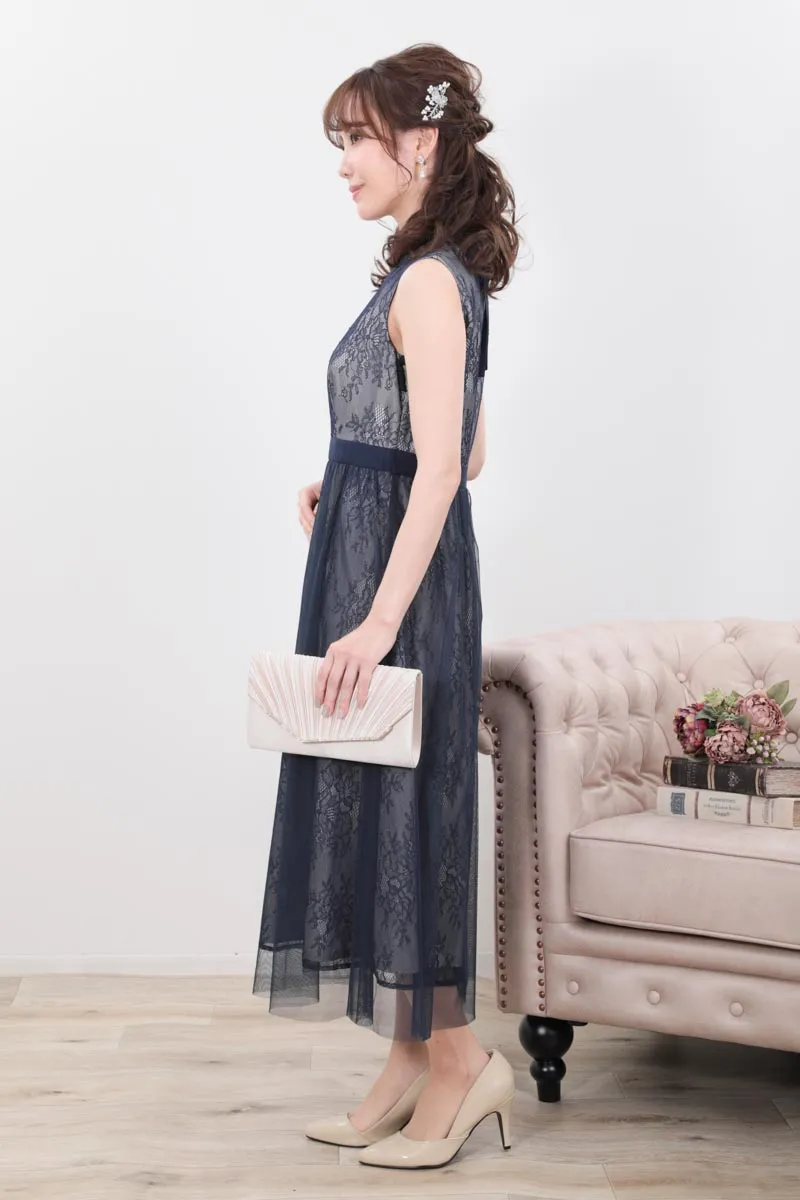 ネイビーのチュールレイヤードレースドレス