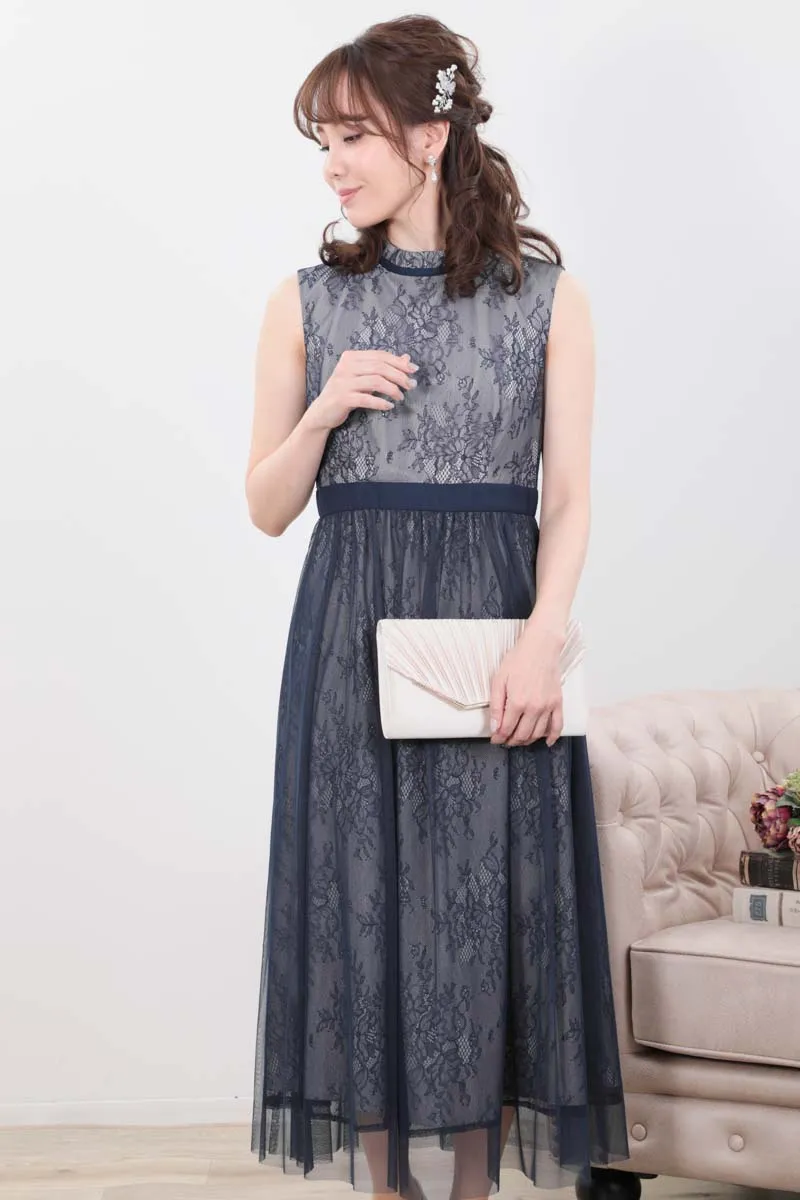 ネイビーのチュールレイヤードレースドレス
