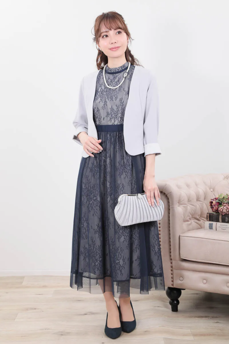 ネイビーのチュールレイヤードレースドレス