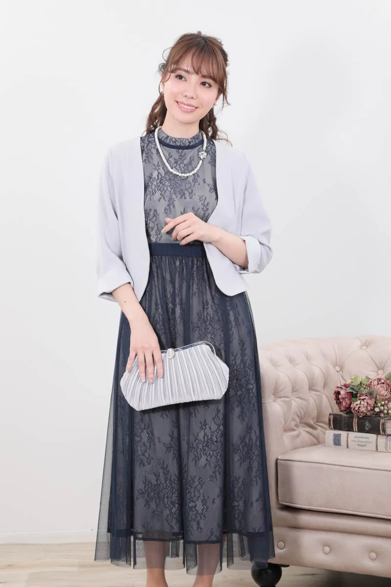 ネイビーのチュールレイヤードレースドレス