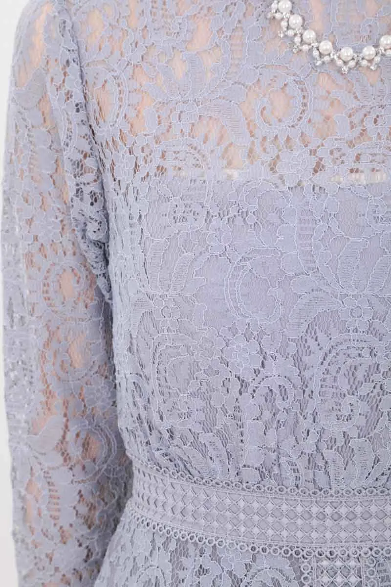 ブルーグレーのハンカチーフヘムレースドレス