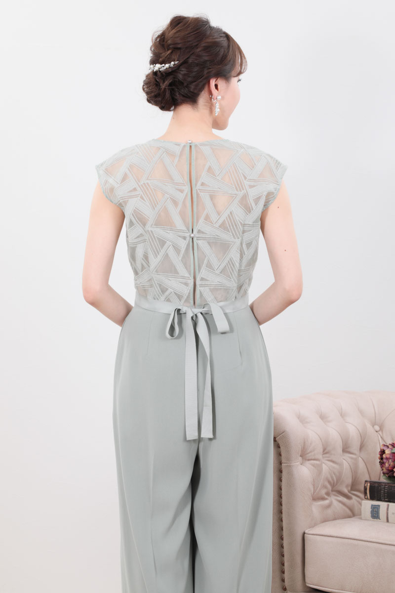 ミントグリーンのトライアングルパターンパンツドレス