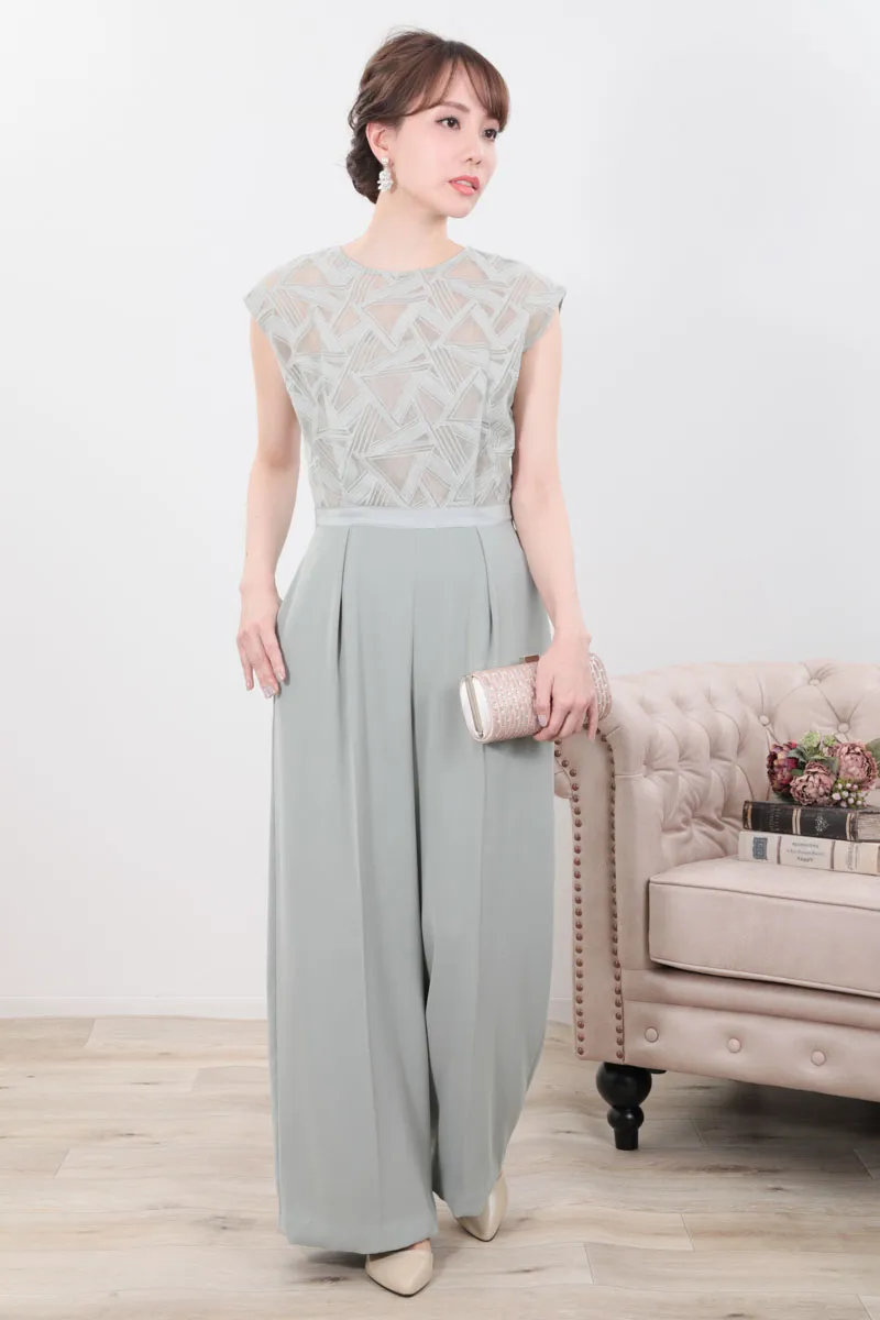 ミントグリーンのトライアングルパターンパンツドレス