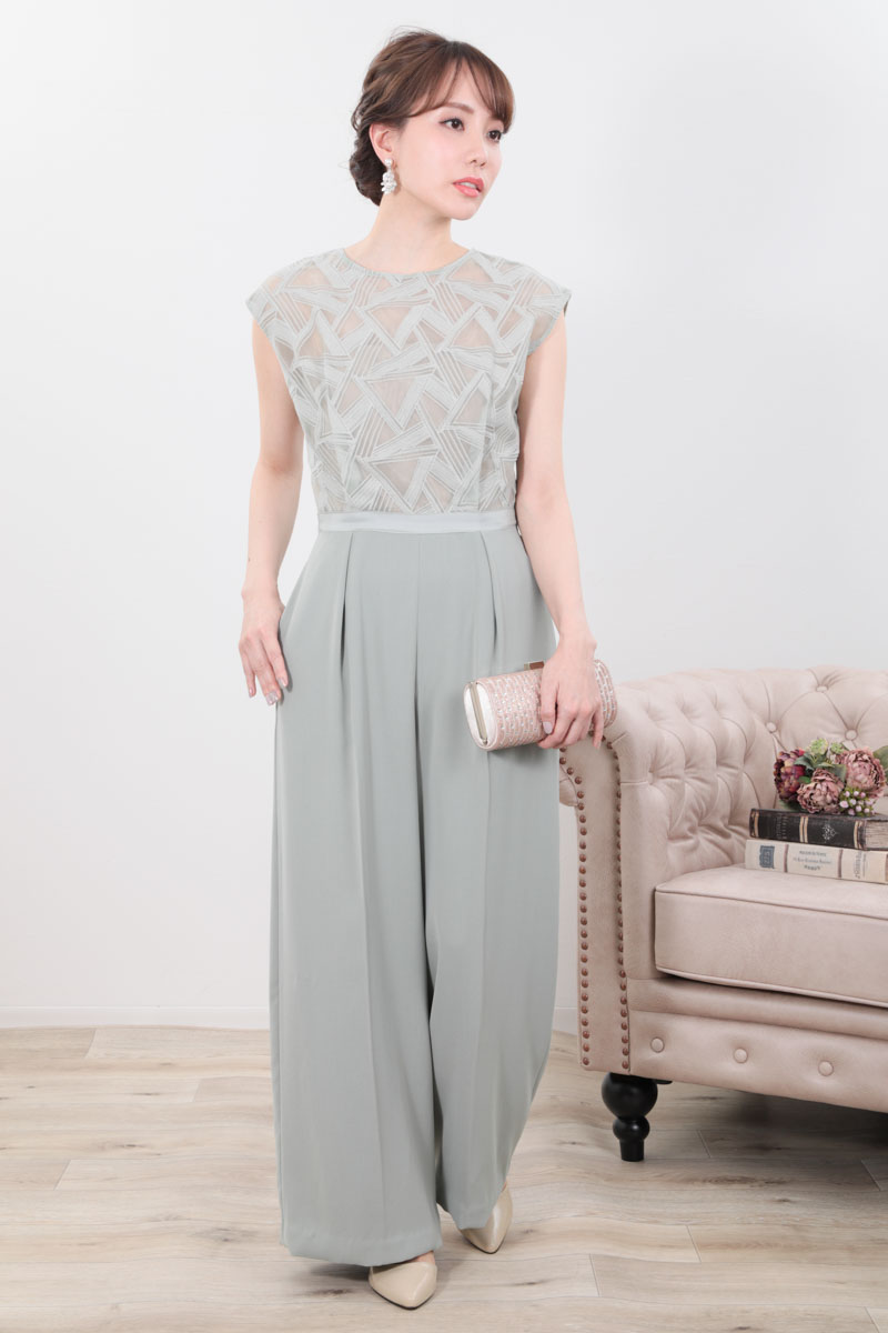 ミントグリーンのトライアングルパターンパンツドレス
