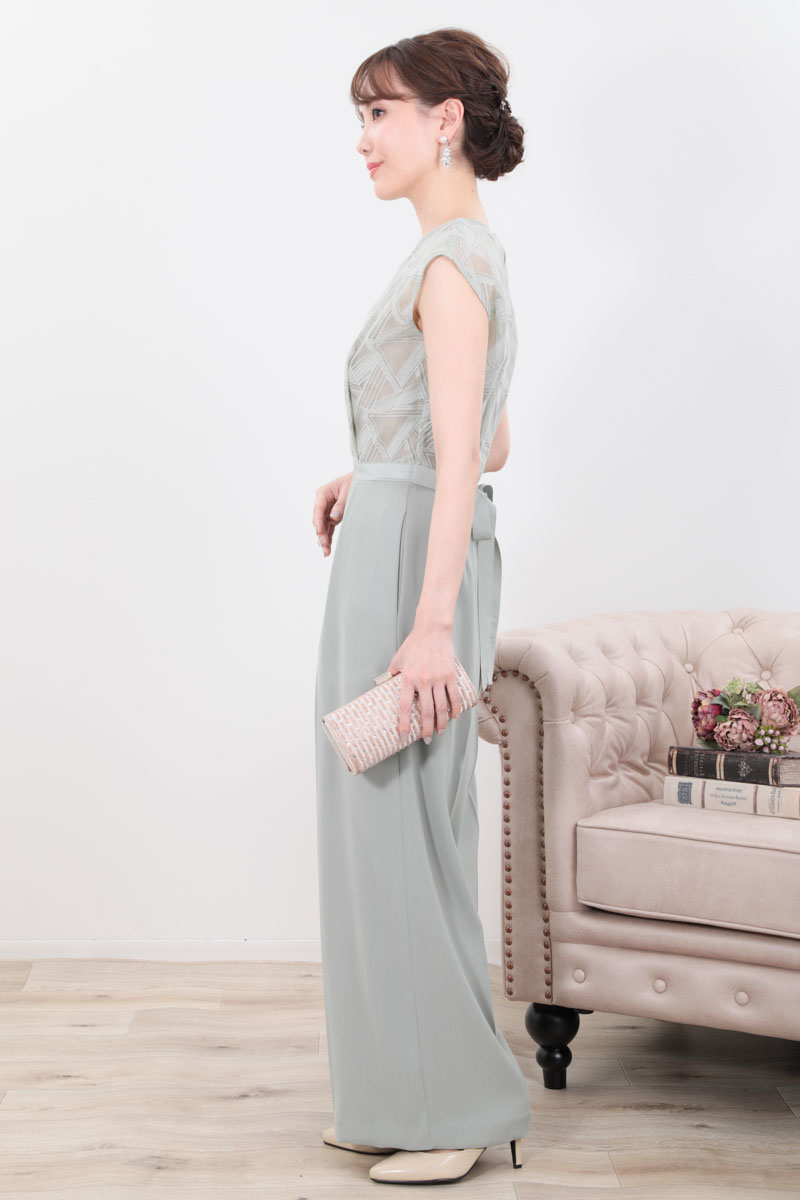 ミントグリーンのトライアングルパターンパンツドレス