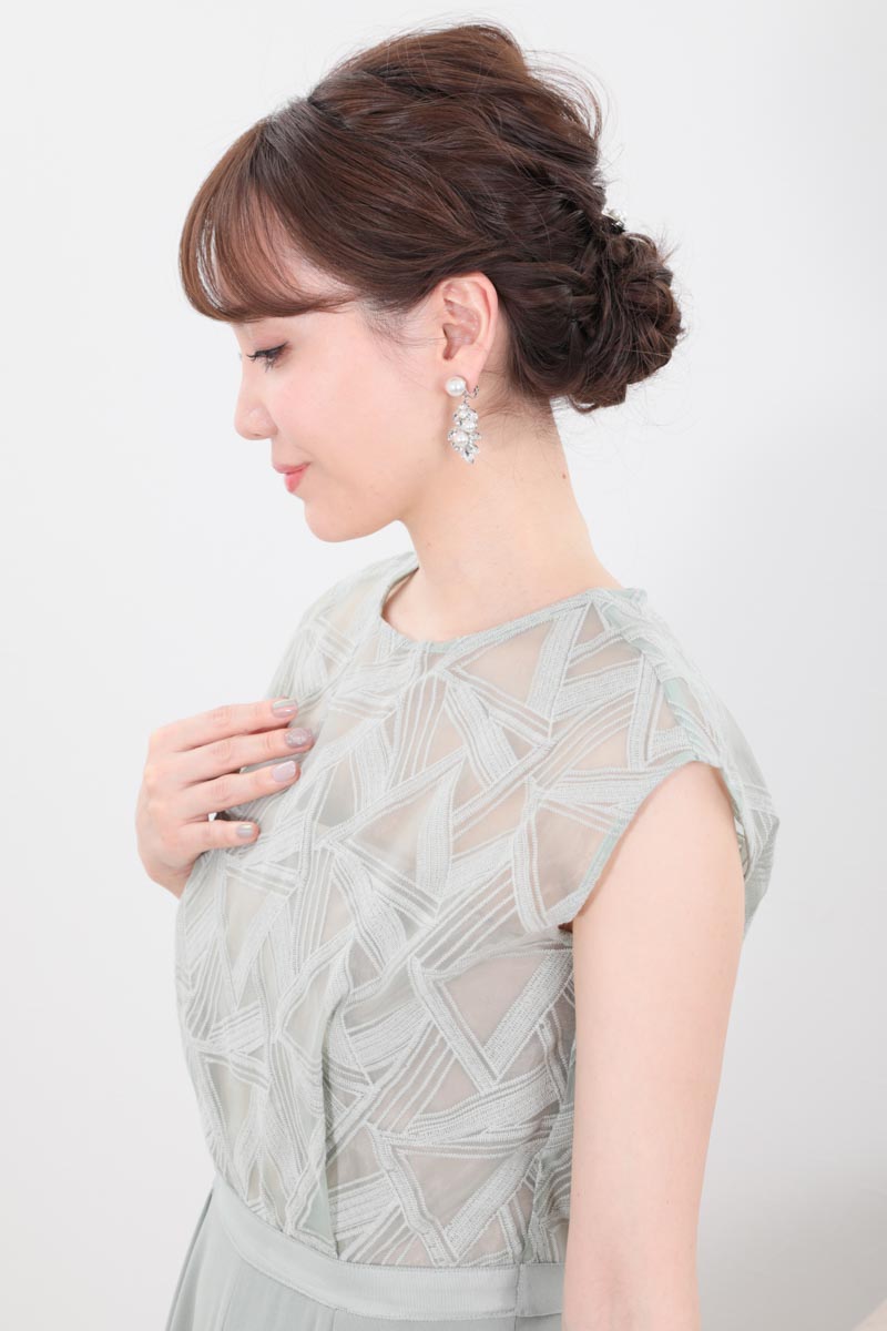 ミントグリーンのトライアングルパターンパンツドレス