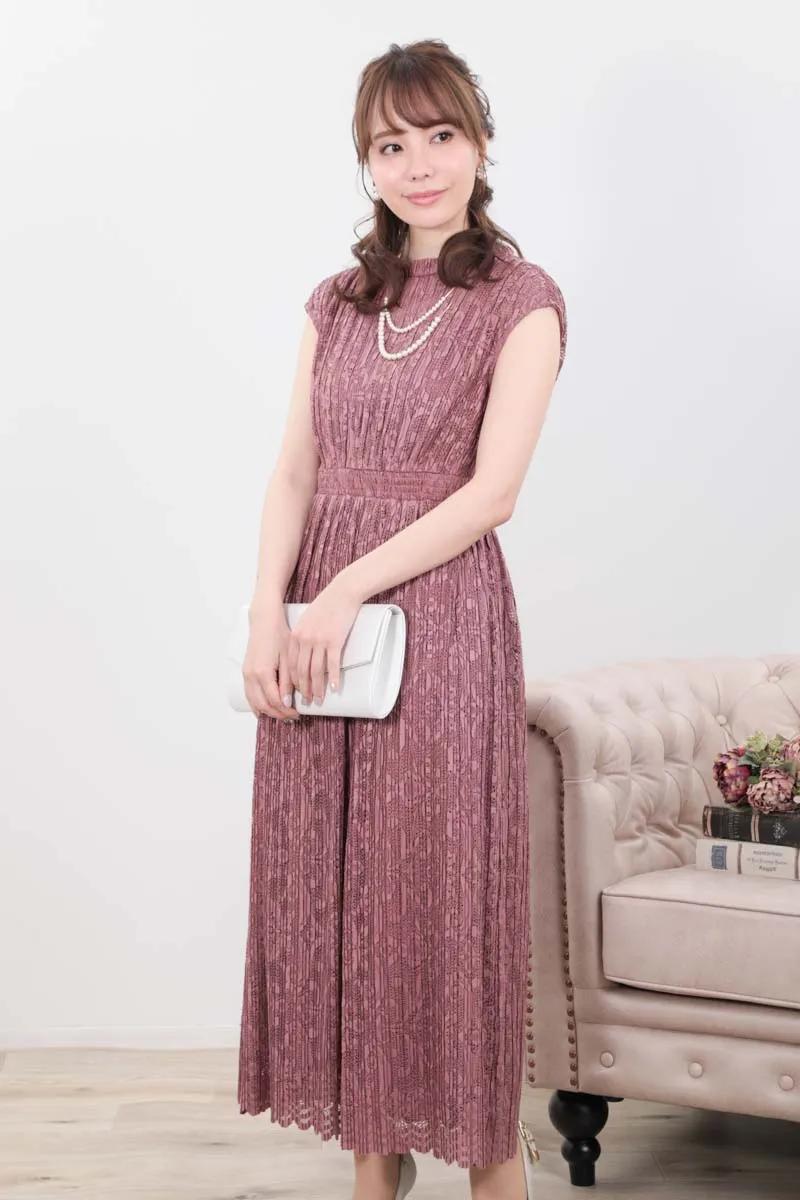 ピンクのワッシャープリーツレースドレス