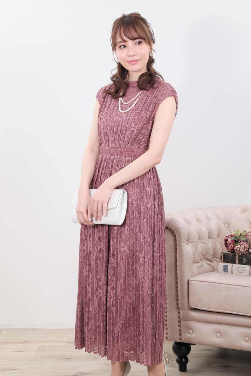 ピンクのワッシャープリーツレースドレス