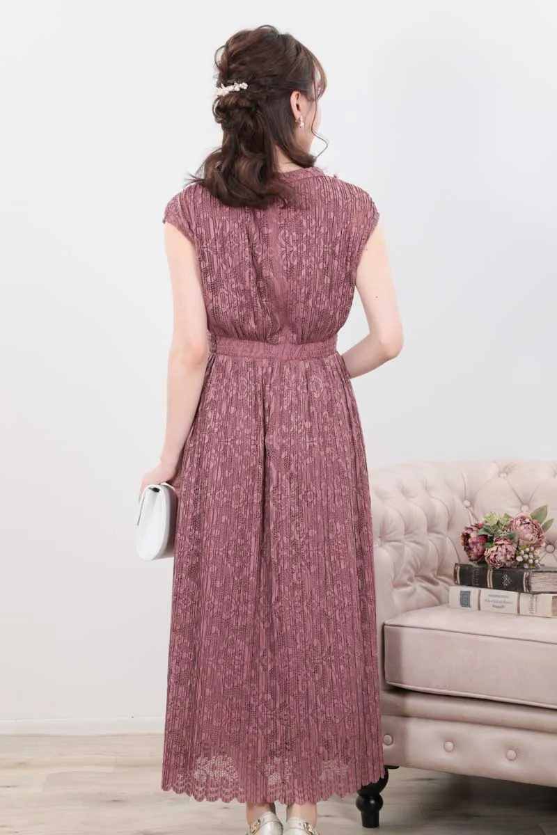 ピンクのワッシャープリーツレースドレス