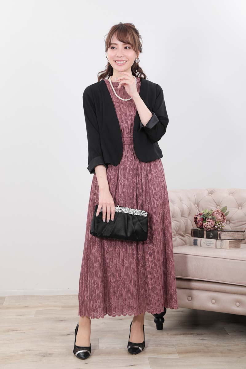 ピンクのワッシャープリーツレースドレス