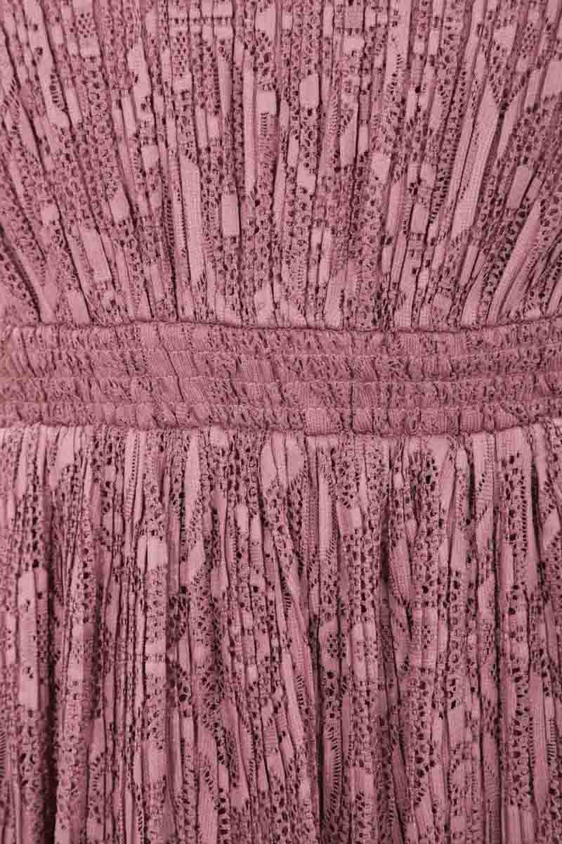 ピンクのワッシャープリーツレースドレス
