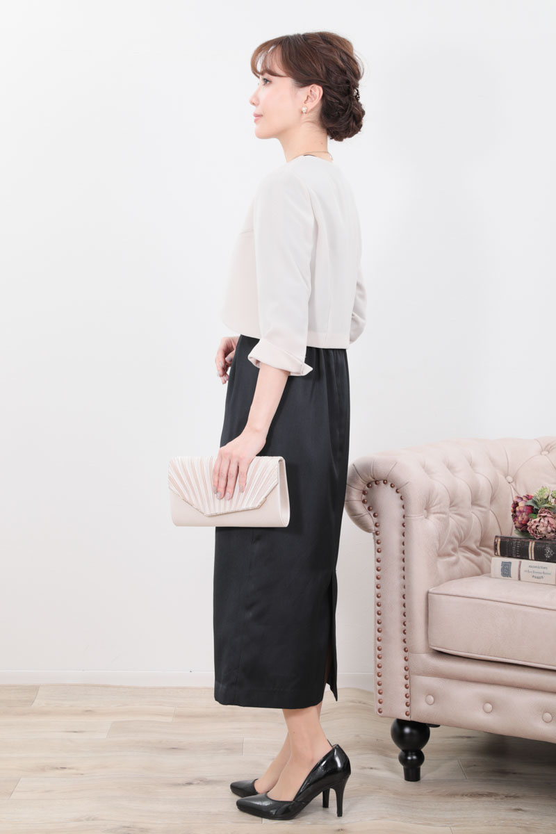 ブラックのストライプレース切替コクーンドレス