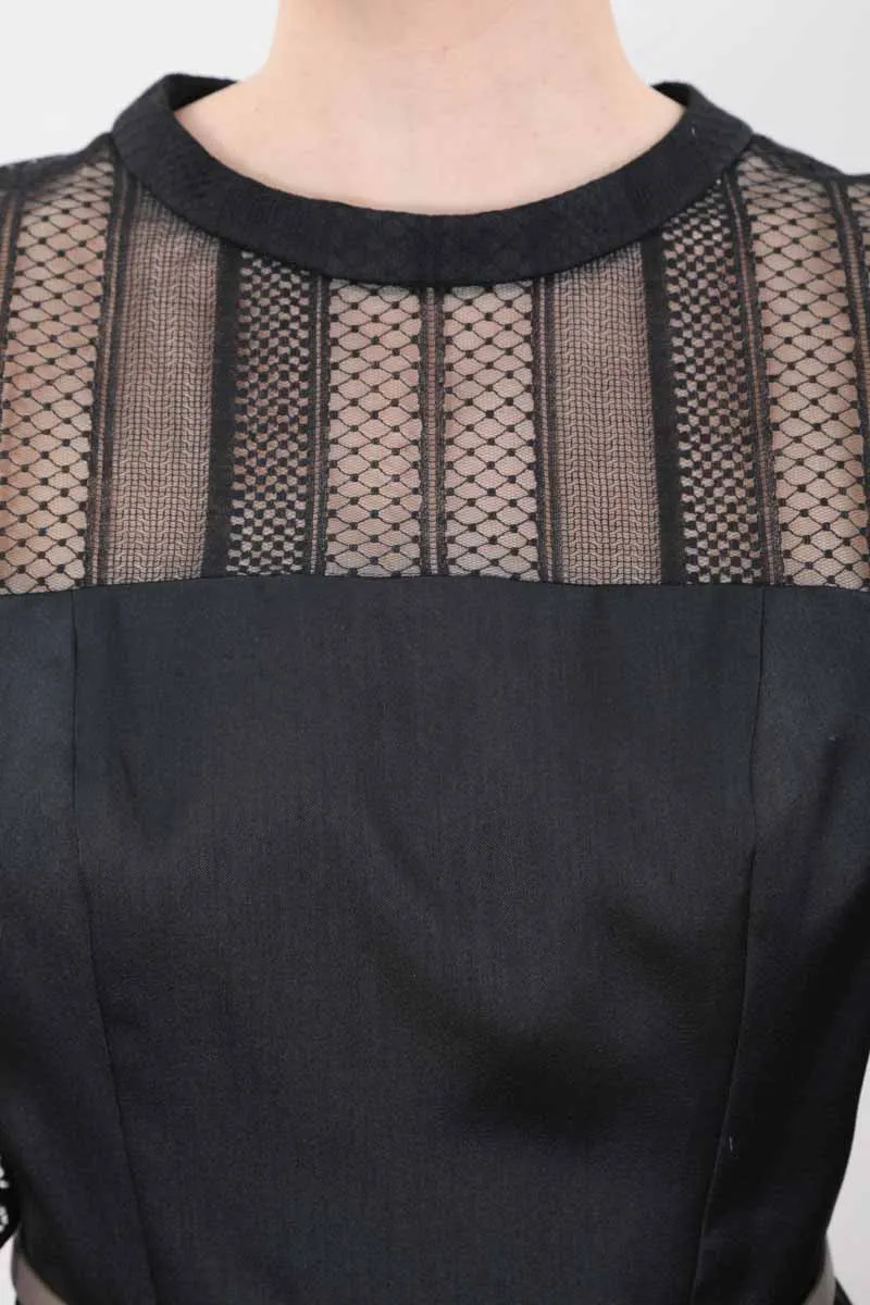 ブラックのストライプレース切替コクーンドレス