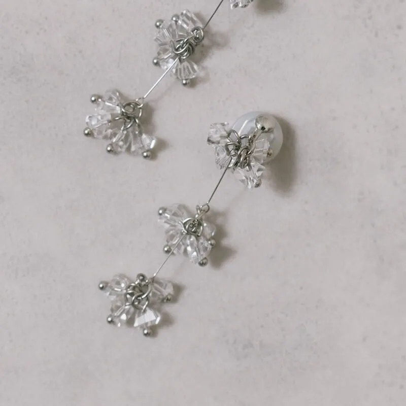 シルバーのグラスビーズロングイヤリング