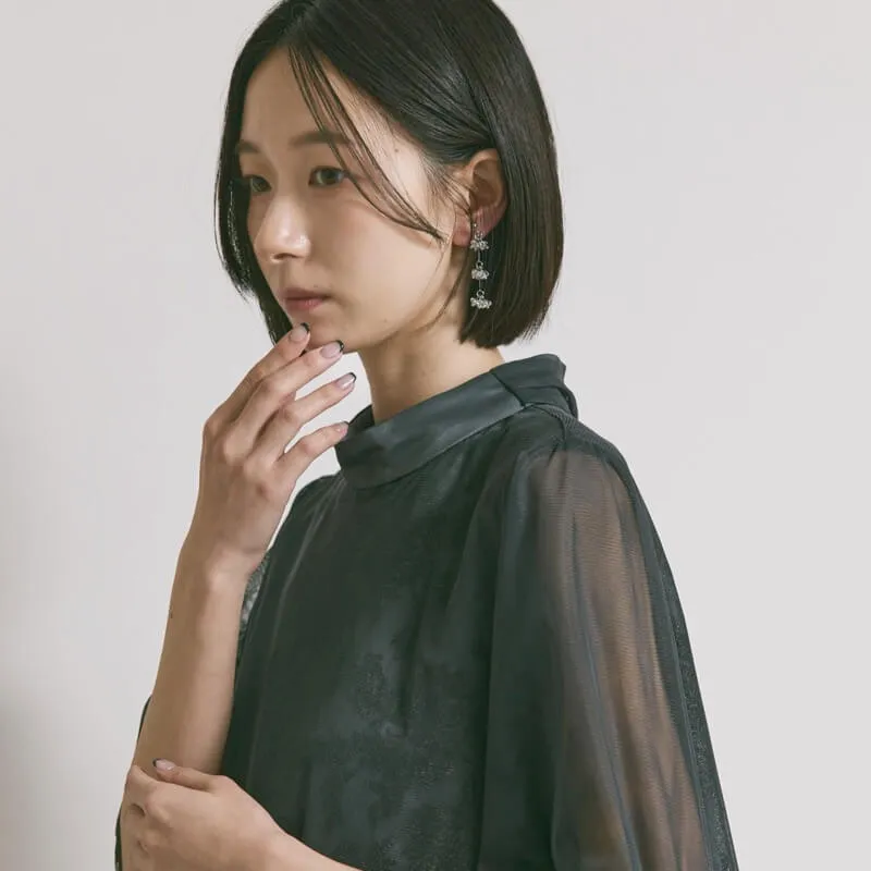 シルバーのグラスビーズロングイヤリング