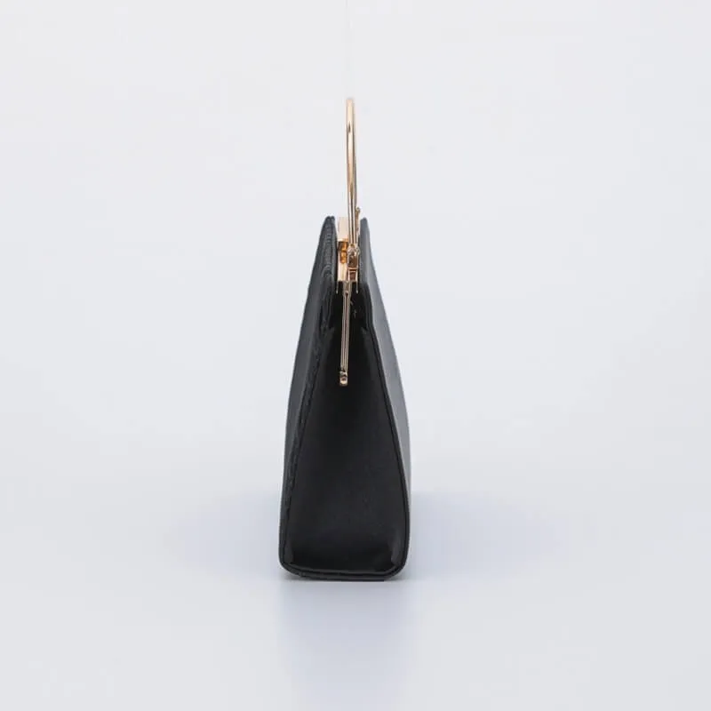 ブラックのオルガンプリーツパーティーバッグ