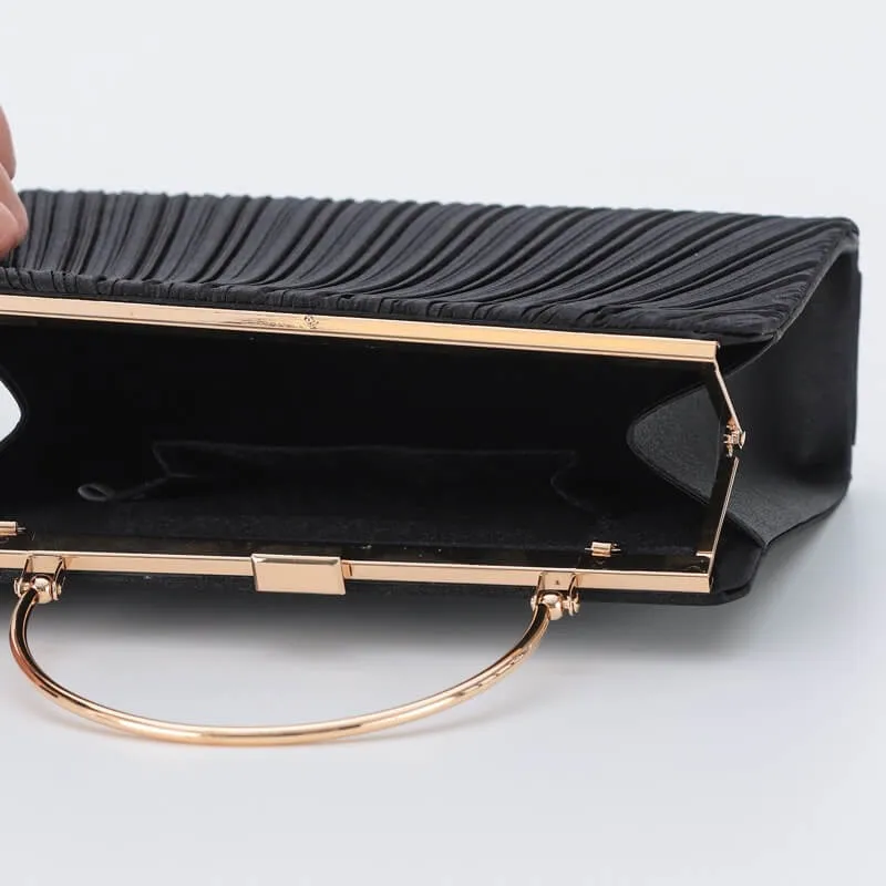 ブラックのオルガンプリーツパーティーバッグ