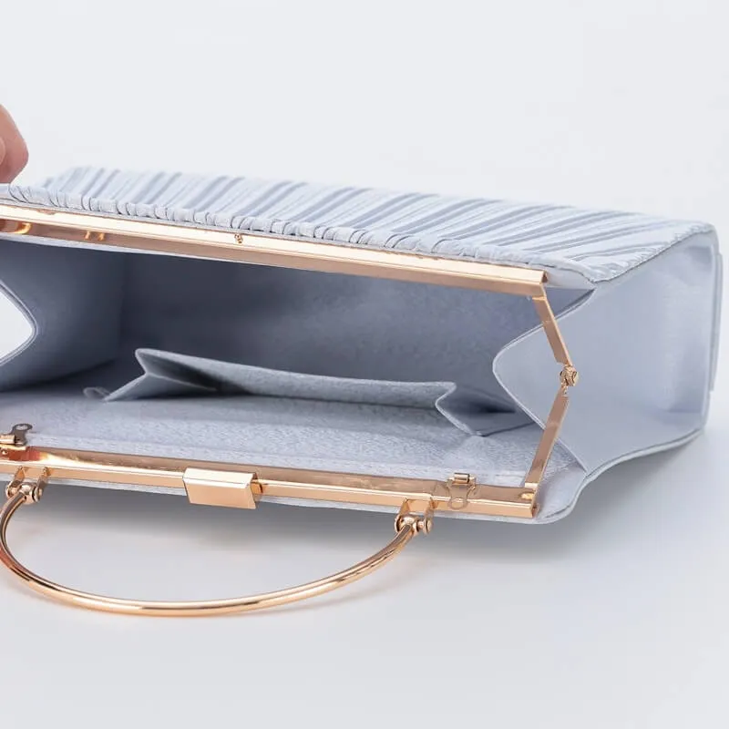 シルバーのオルガンプリーツパーティーバッグ