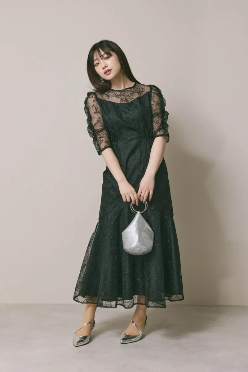 シルバーのメタルメッシュリングハンドルバッグ