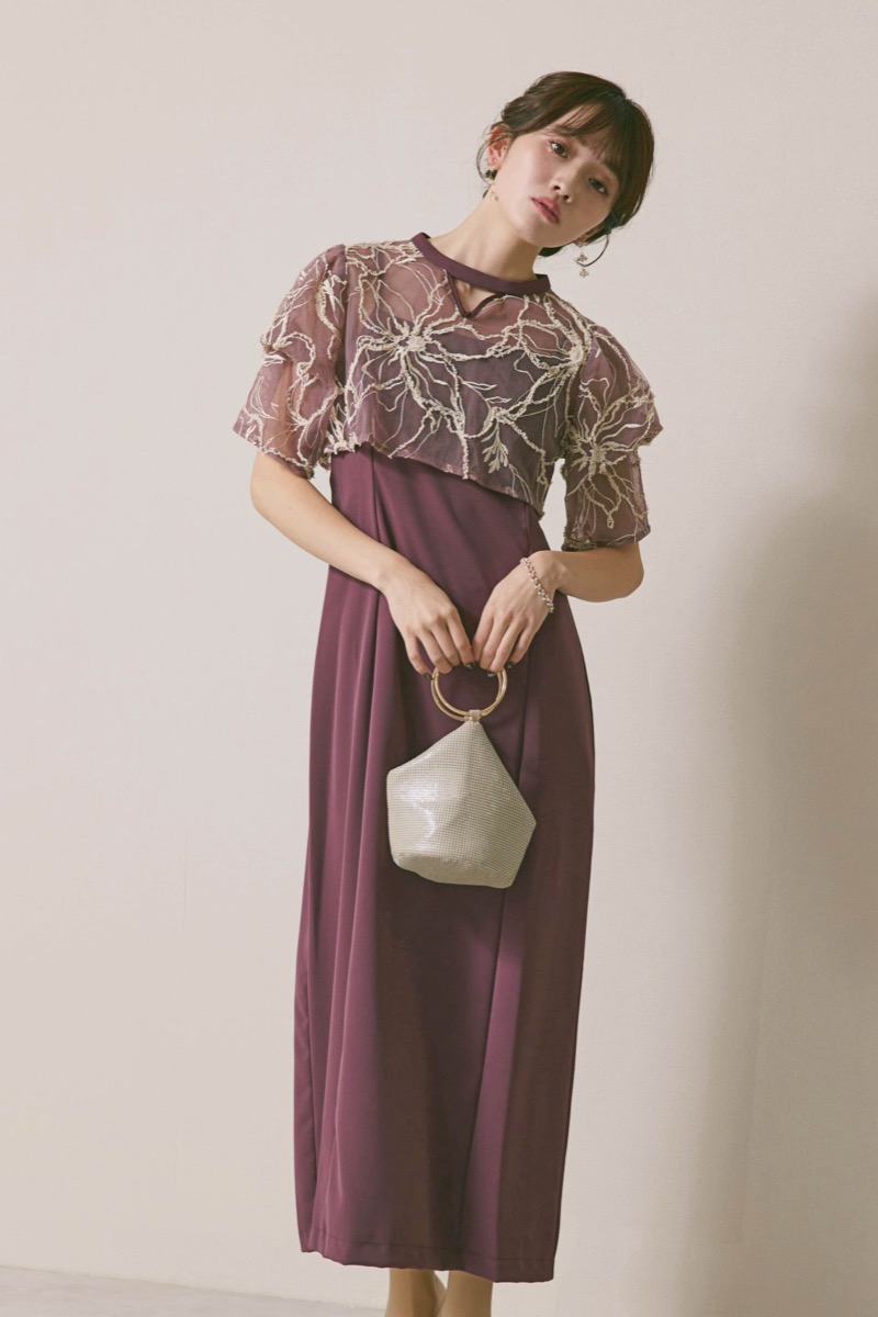 ベージュのメタルメッシュリングハンドルバッグ