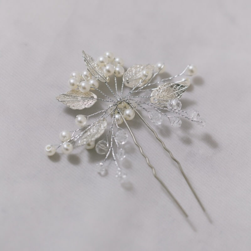 シルバーのクリスタルリーフヘアピン(3本セット)