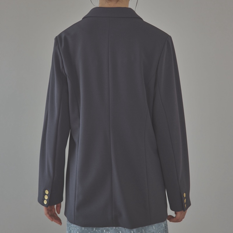 チャコールグレーのダブルジャケット
