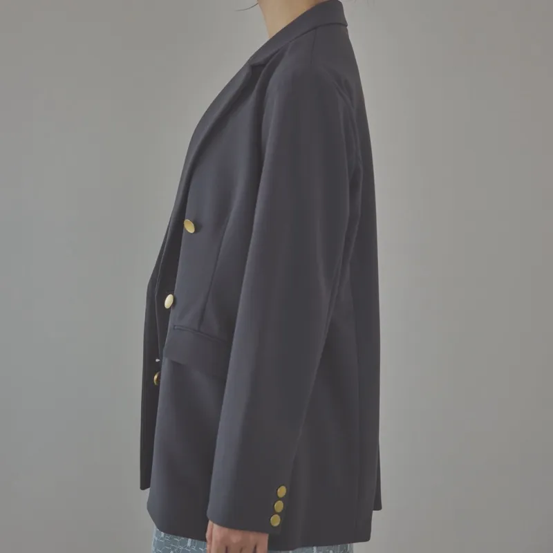 チャコールグレーのダブルジャケット