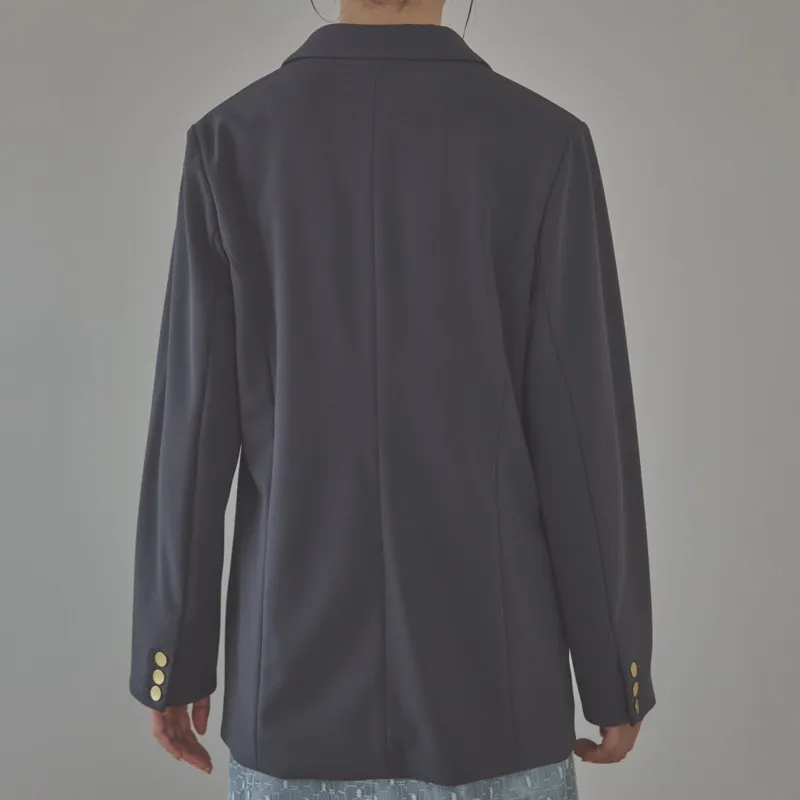 チャコールグレーのダブルジャケット