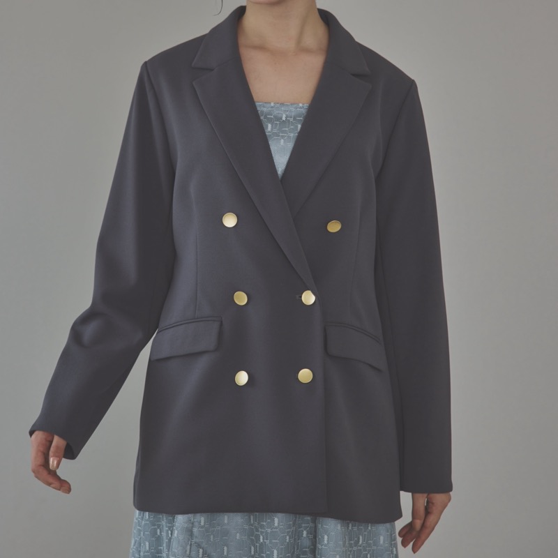 チャコールグレーのダブルジャケット