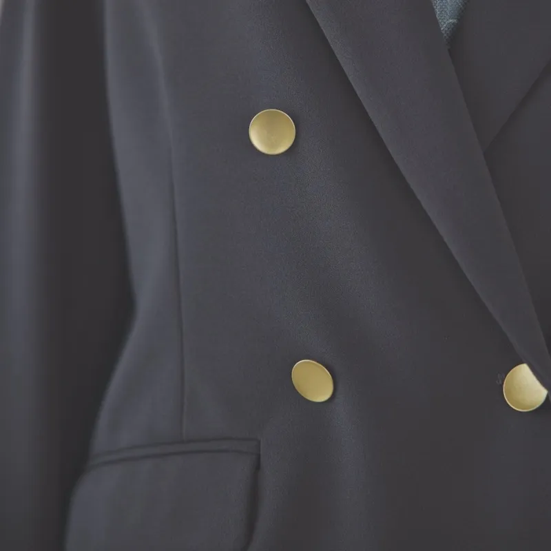 チャコールグレーのダブルジャケット