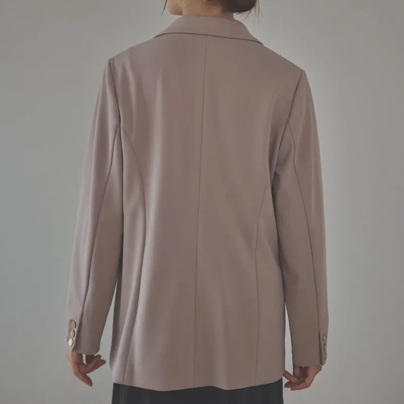 ベージュのダブルジャケット