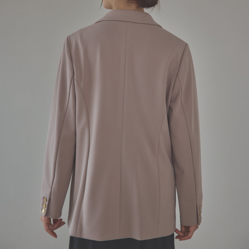 ベージュのダブルジャケット