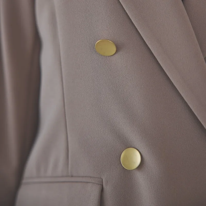 ベージュのダブルジャケット