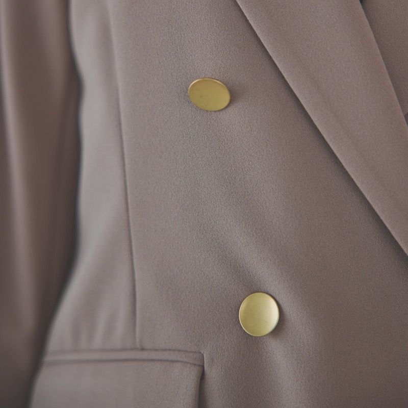 ベージュのダブルジャケット