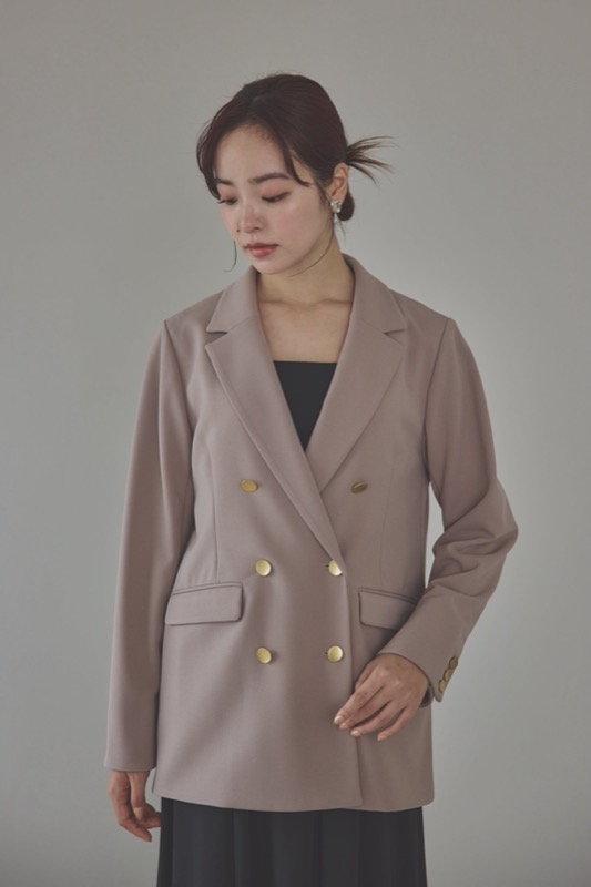 ベージュのダブルジャケット