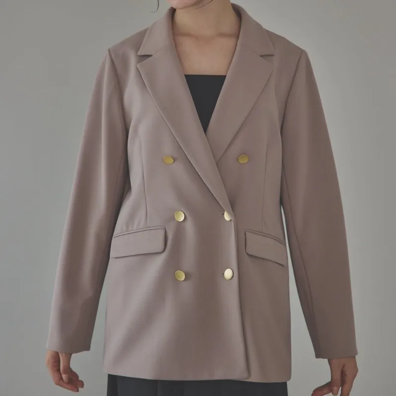 ベージュのダブルジャケット