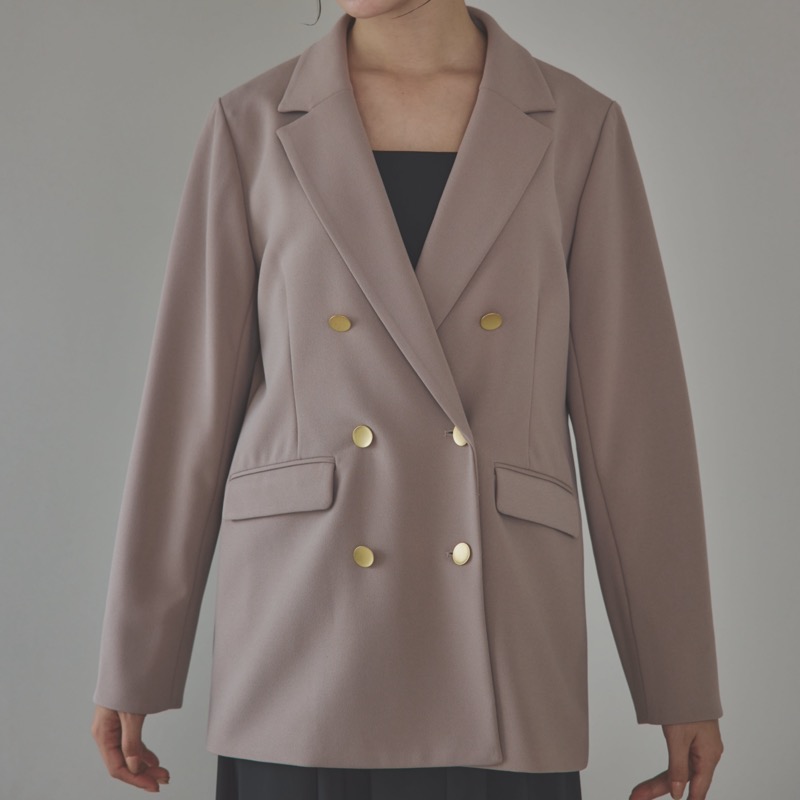 ベージュのダブルジャケット