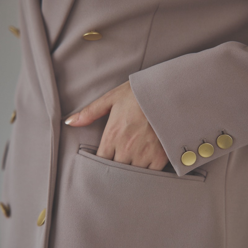 ベージュのダブルジャケット